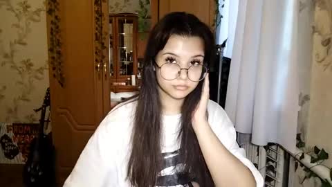 Lily 1st day online show from June 3, 2026, 2:33 pm