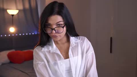 Camila online show from December 3, 2025, 8:23 am