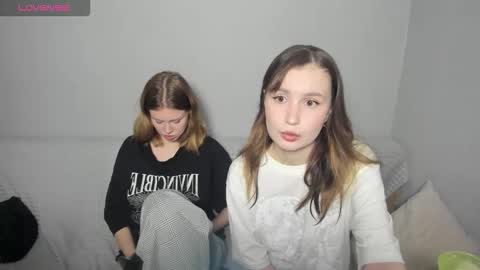 Snapshot of eumomino chatting on September 25, 2025, 2:32 pm Veronica Tiia Lilith left to right online show from September 25, 2025, 2:32 pm