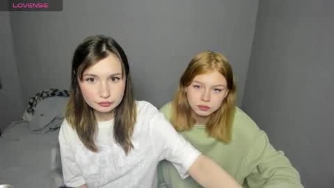 Snapshot of eumomino chatting on October 10, 2025, 2:27 pm Veronica Tiia Lilith left to right online show from October 10, 2025, 2:27 pm