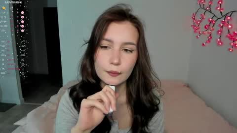 Veronica Tiia Lilith left to right online show from April 21, 2026, 9:06 pm