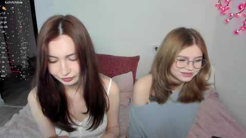 Snapshot of eumomino chatting on May 15, 2026, 5:53 pm Veronica Tiia Lilith left to right online show from May 15, 2026, 5:53 pm