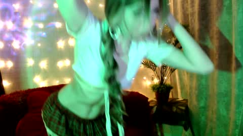Liana online show from February 4, 2025, 3:26 pm