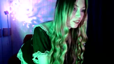 Liana online show from March 4, 2025, 4:41 pm