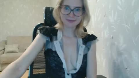 eva2323 online show from November 13, 2025, 6:01 am