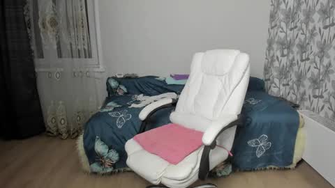 Eva online show from November 14, 2025, 9:46 pm