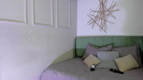 Eva  online show from September 17, 2025, 1:51 am