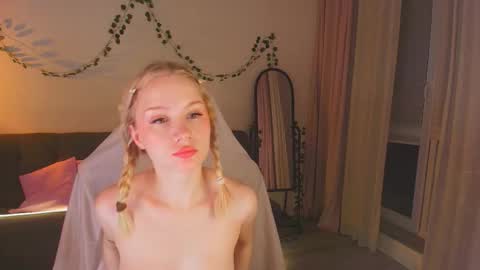 Snapshot of eva_davi chatting on October 29, 2025, 2:25 am Eva Davis online show from October 29, 2025, 2:25 am