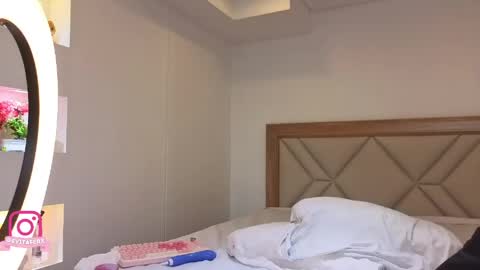 Eva online show from April 25, 2026, 1:52 pm