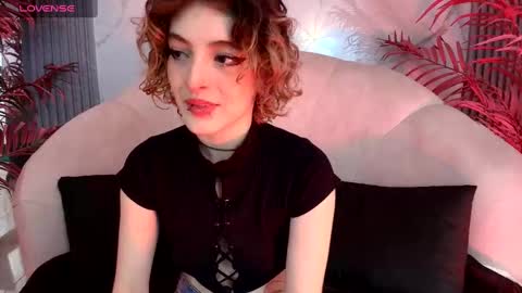 E V A online show from September 11, 2025, 7:47 pm