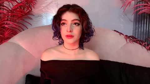 E V A online show from October 23, 2025, 7:56 pm