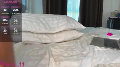 Snapshot of eva_j chatting on February 19, 2025, 6:11 am Free toy control in pvt online show from February 19, 2025, 6:11 am