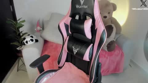 Eva   online show from January 21, 2025, 5:27 am