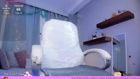 eva_monet online show from October 9, 2025, 3:32 pm