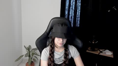 Snapshot of eva_monn chatting on December 29, 2024, 7:43 pm eva_monn online show from December 29, 2024, 7:43 pm