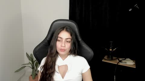 Snapshot of eva_monn chatting on January 5, 2025, 12:09 am eva_monn online show from January 5, 2025, 12:09 am