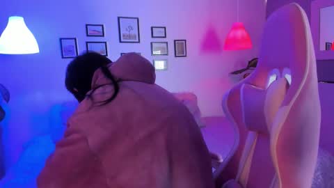 Eva   Emily online show from October 16, 2025, 11:44 am