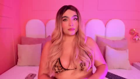 eva_saintt online show from November 22, 2025, 5:17 am
