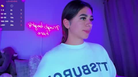 Eva Shinee online show from October 23, 2025, 10:36 am