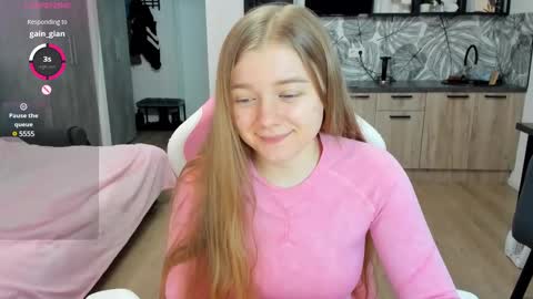 Snapshot of eva_tomiok chatting on December 21, 2024, 11:33 am Eva online show from December 21, 2024, 11:33 am