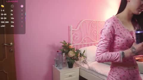 eva_vibe online show from October 12, 2025, 7:51 am