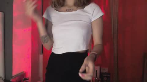 Snapshot of eva_viulet chatting on February 1, 2026, 1:15 am MISS EVY online show from February 1, 2026, 1:15 am