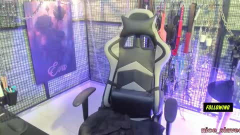 Snapshot of evaa_bdsm chatting on September 10, 2025, 3:50 am EVA INDEPENDENT MODEL online show from September 10, 2025, 3:50 am