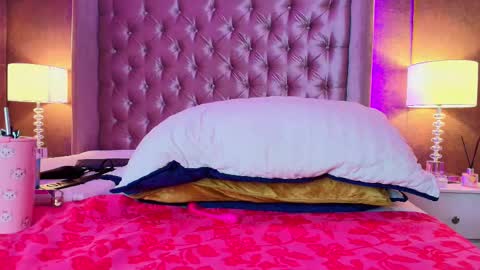 Snapshot of evaa_cloee chatting on February 14, 2025, 12:30 am EVA CLOEE online show from February 14, 2025, 12:30 am