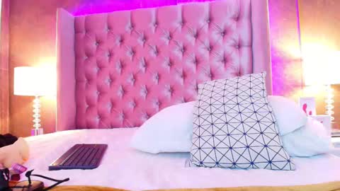 Snapshot of evaa_cloee chatting on February 26, 2025, 8:15 am EVA CLOEE online show from February 26, 2025, 8:15 am