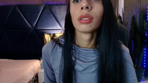 Snapshot of evaa_cloee chatting on October 19, 2025, 4:02 am EVA CLOEE online show from October 19, 2025, 4:02 am