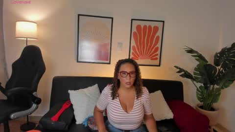 Snapshot of evaa_mills chatting on May 11, 2026, 8:28 pm Eva online show from May 11, 2026, 8:28 pm