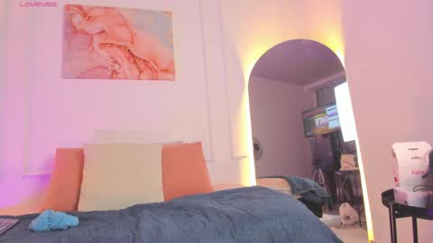 Snapshot of evaa_mills chatting on June 4, 2026, 7:09 pm Eva online show from June 4, 2026, 7:09 pm