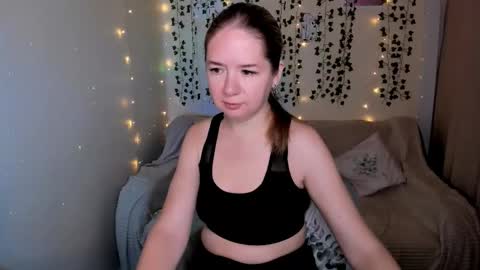 Snapshot of evabraunn_ chatting on October 20, 2025, 2:12 am Eva online show from October 20, 2025, 2:12 am