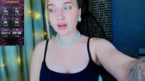 Eva  online show from November 22, 2025, 12:04 pm