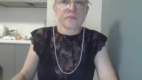 evaglad online show from September 20, 2025, 3:51 am