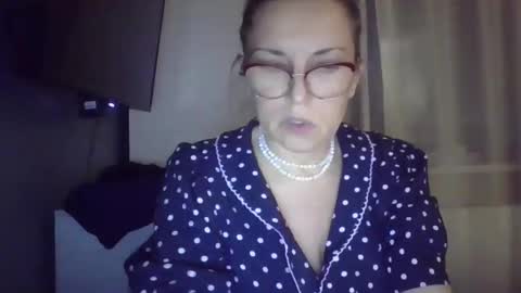 evaglad online show from September 28, 2025, 8:03 pm