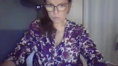 evaglad online show from October 8, 2025, 2:36 pm