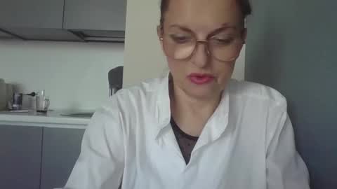 evaglad online show from October 18, 2025, 12:28 pm