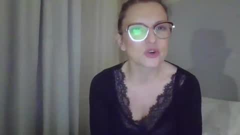 evaglad online show from November 13, 2025, 6:18 pm