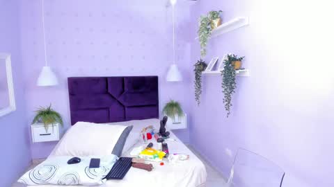 evahalston online show from March 3, 2025, 10:06 am