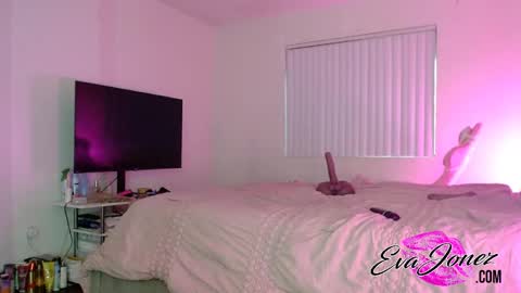 Eva online show from October 9, 2025, 1:14 am