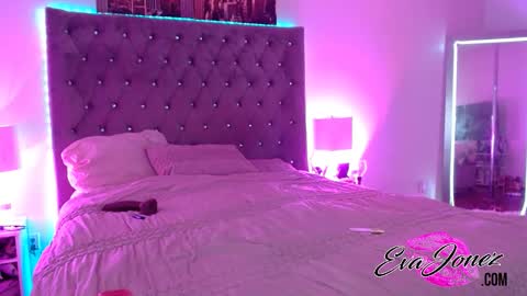 Eva online show from October 21, 2025, 7:42 am