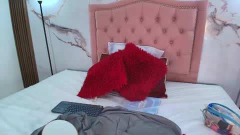 Snapshot of evamilff_ chatting on May 8, 2026, 1:27 pm Eva online show from May 8, 2026, 1:27 pm