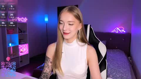 Snapshot of evamourr chatting on May 17, 2026, 2:35 pm Eva online show from May 17, 2026, 2:35 pm