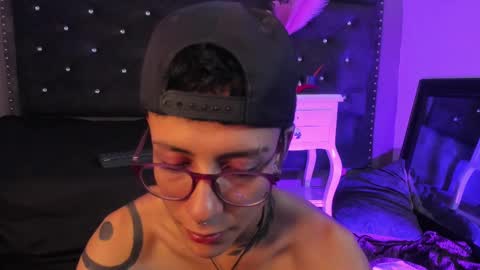 evan_smitt1 online show from September 10, 2025, 10:54 pm