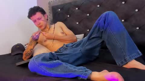 evan_smitt1 online show from September 11, 2025, 3:01 pm