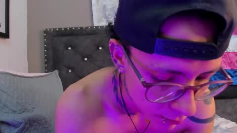 evan_smitt1 online show from September 16, 2025, 4:13 am