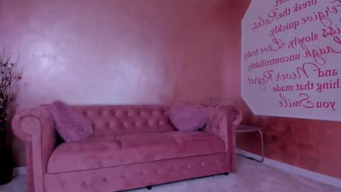 Snapshot of evanew_ chatting on February 19, 2025, 10:09 pm Eva online show from February 19, 2025, 10:09 pm