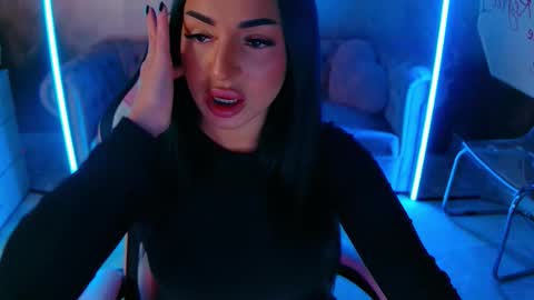 Snapshot of evanew_ chatting on October 18, 2025, 5:14 pm Eva online show from October 18, 2025, 5:14 pm