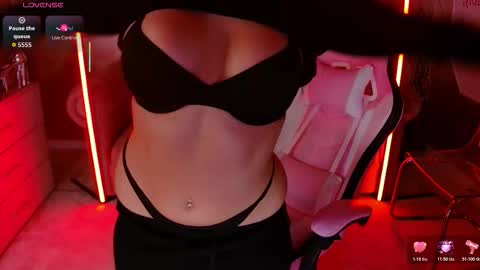 Snapshot of evanew_ chatting on November 25, 2025, 5:13 pm Eva online show from November 25, 2025, 5:13 pm